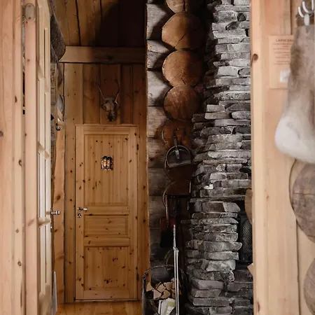 Oskari Log Cabin Ylläsjärvi