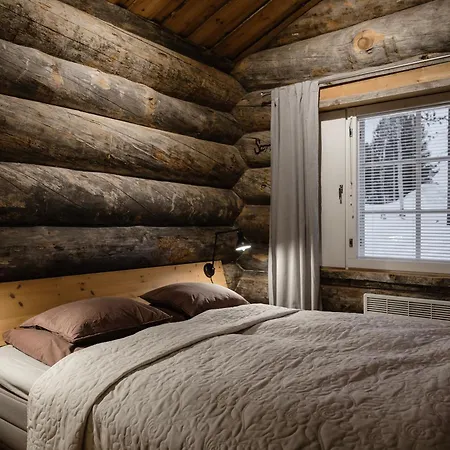 Oskari Log Cabin